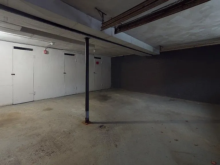 291-301 Riverside Dr #1 — Photo 11