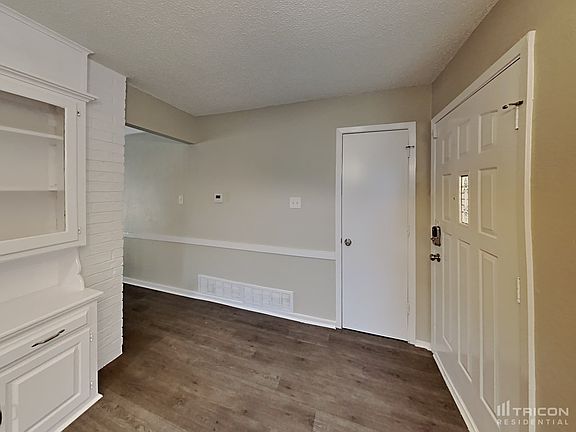 5th image of 820 Vaughn Dr