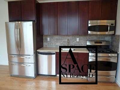 1st image of 28 Warren St Fl 3
