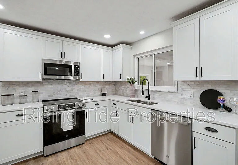 2569 Richmar Dr — Photo 2