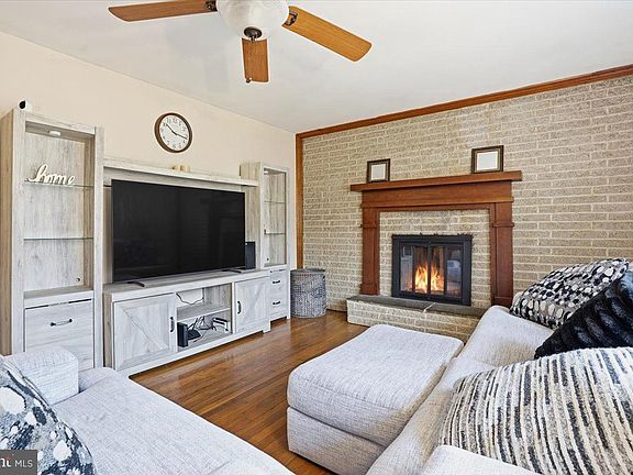 4th image of 112 Pin Oak Ln
