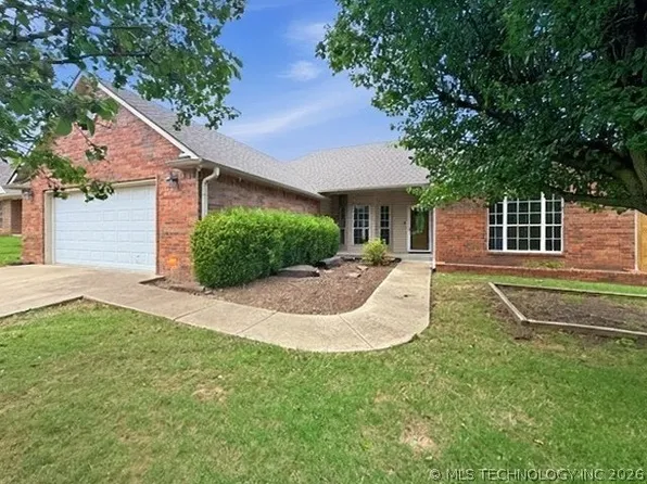 801 Juniper Rd, Okmulgee, OK 74447