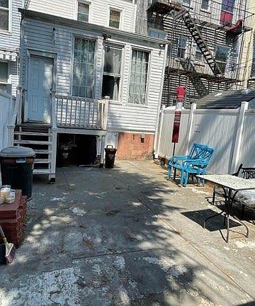 4th image of 440 36th St #A1