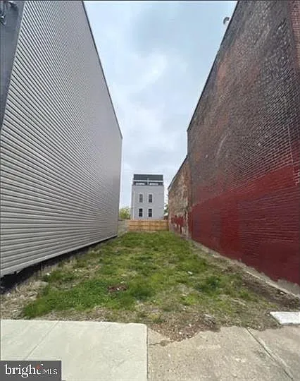 Building Photo 4