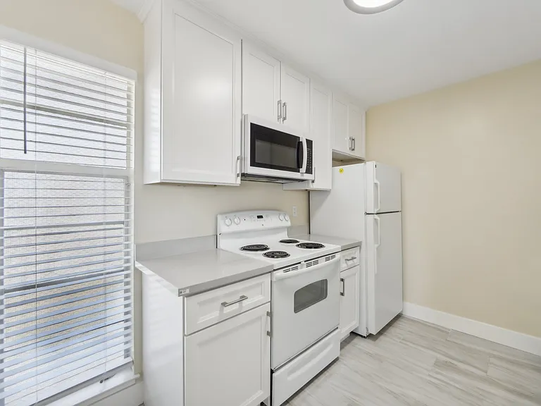1406 Henry Street — Photo 37