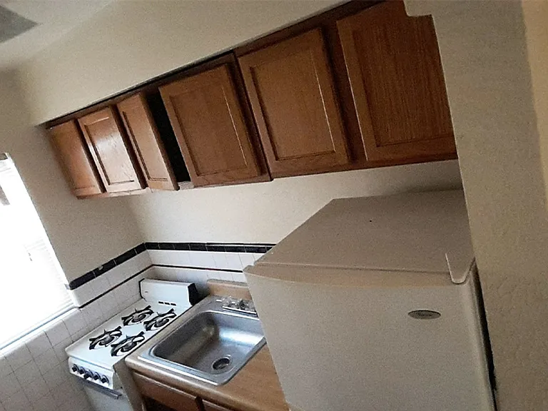 948 Ludlow Ave — Photo 10