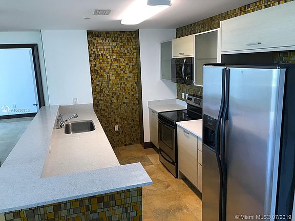 3rd image of 350 NE 24th St Ph 02