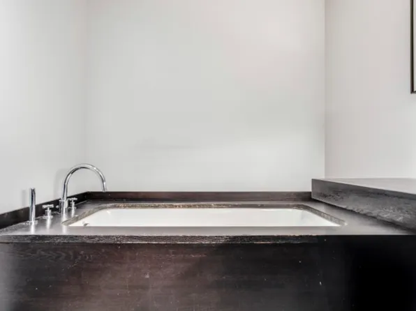 20 Pine Street image 9 of 9