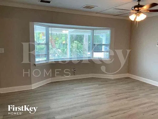 4 bed, 2.0 bath, 1454 sqft, $2,955 — Photo 2
