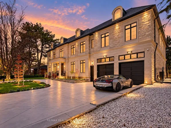 23 Sandfield Rd, Toronto, ON M3B 2B5
