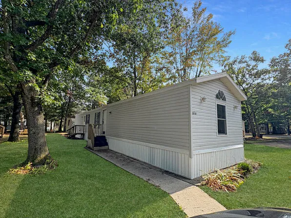 20101 Tamarack Dr, Howard City, MI 49329