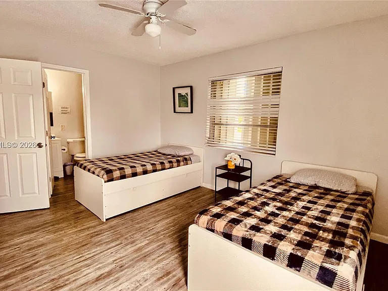 141 McArthur Pkwy — Photo 12