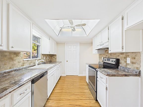 3rd image of 8430 SW 105th Pl