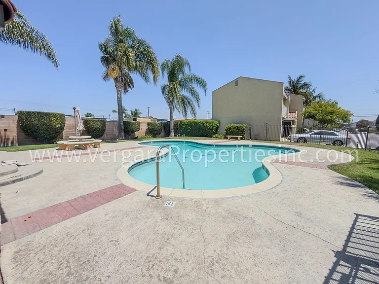 1136 Gian Dr — Photo 35