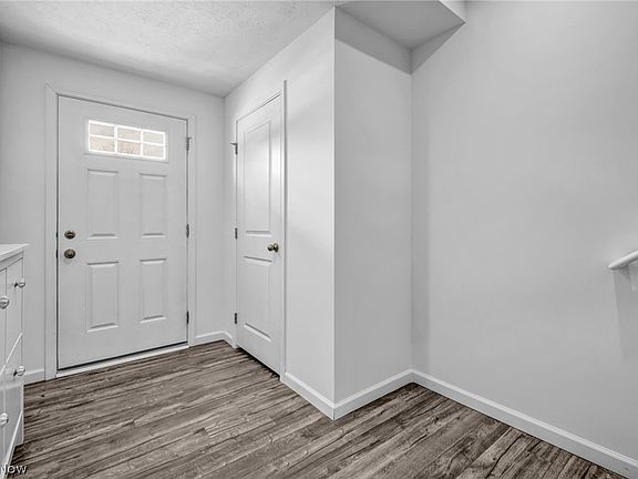 4th image of 716 Pine Spring Dr