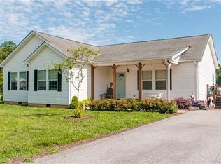 102 Common Ground Dr, Flat Rock, NC 28731