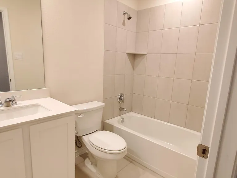 2107 Camellia St — Photo 14