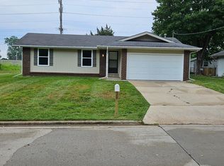 1130 S Craig Ave, Springfield, MO 65804