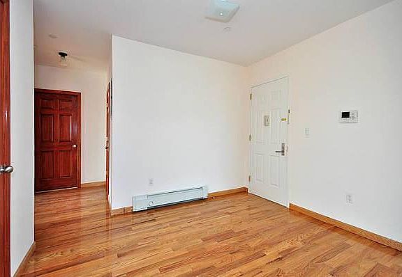 4th image of 2160 33rd St APT 2E