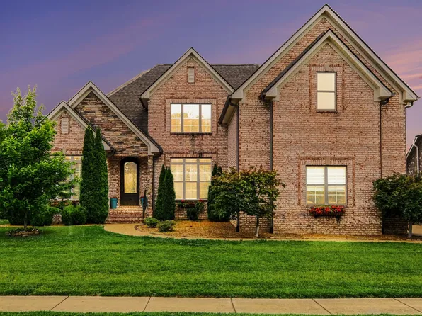 2972 Stewart Campbell Point, Spring Hill, TN 37174
