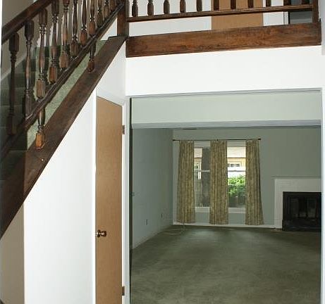 4th image of 65 Longwood Dr