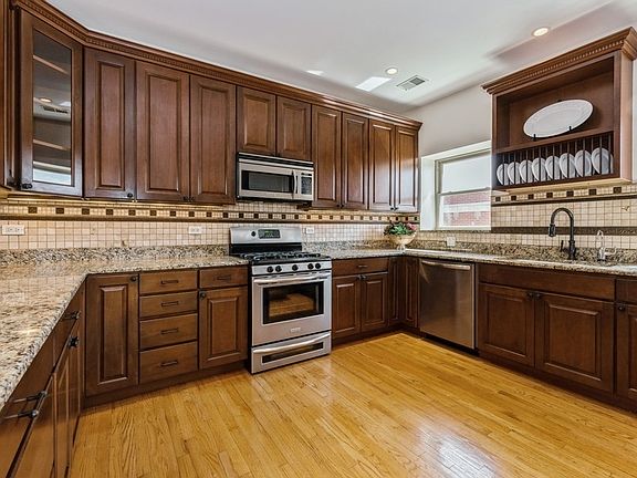 5th image of 1118 E 46th St #3