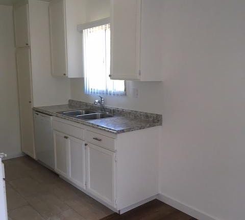 4th image of 210-10311 Riverside Dr #210
