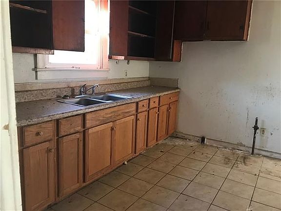 4th image of 734 Mylinda Dr