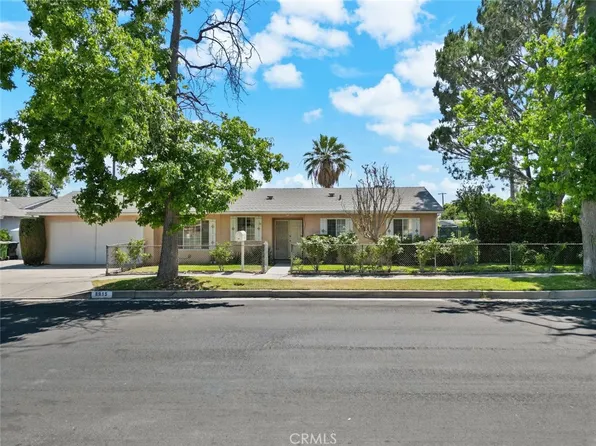 8915 Omelveny Ave, Sun Valley, CA 91352