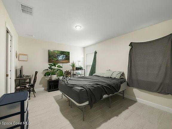 5th image of 85 W Towne Pl