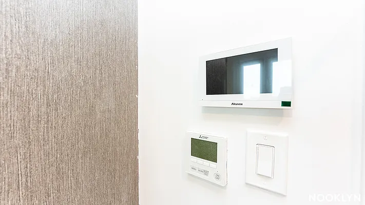 Rented by Nooklyn NYC LLC | media 102