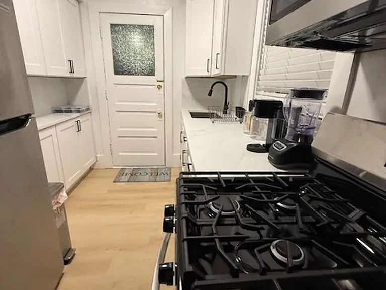 1032 Vaughn St — Photo 24