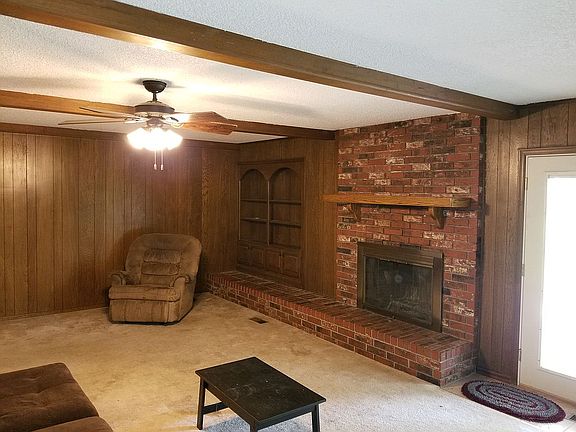 Living room/ fireplace
