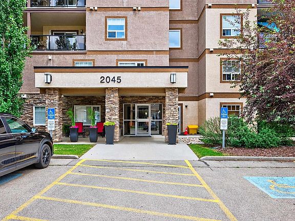 4th image of 2045 Grantham Ct NW #125