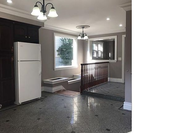 2nd image of 13 Barker St #1