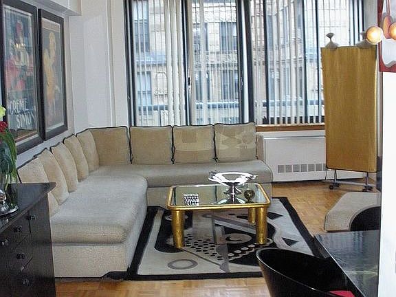 6-seat dining area