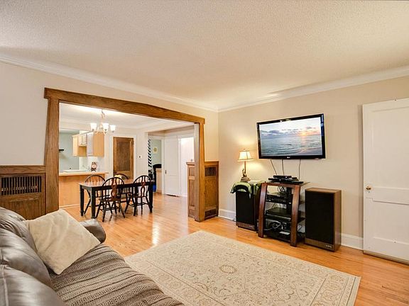 4th image of 3912 28th Ave S