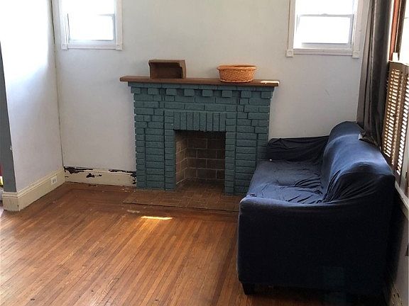 3rd image of 826 Pedretti Ave
