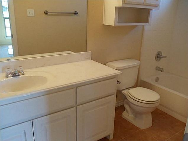 2nd image of 2167 Oakridge Dr