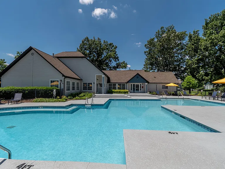 Summerlake Apartments — Photo 100