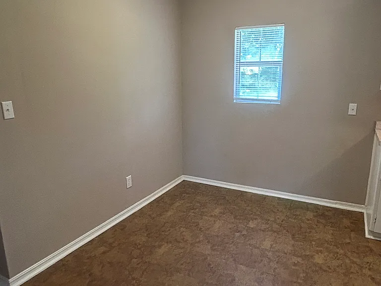 1320 Parkwoods Ter — Photo 3