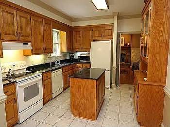3rd image of 807 Kimball Dr