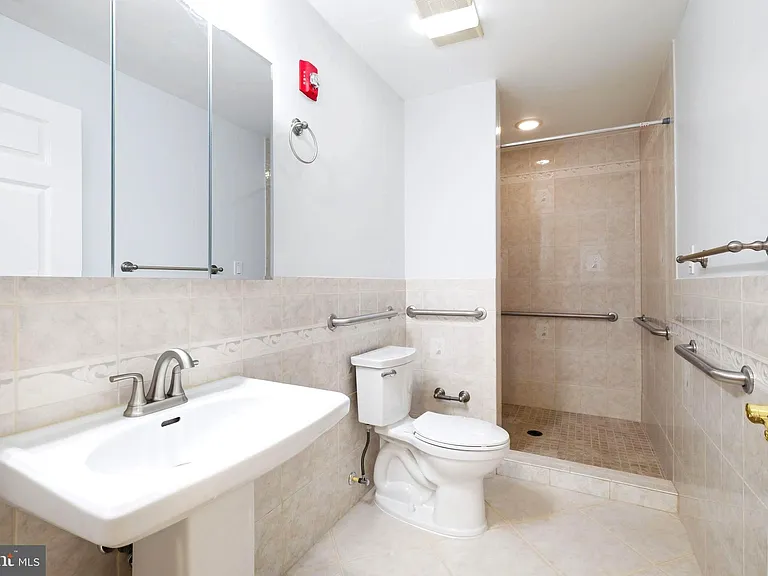 711 Lamberton Dr — Photo 42