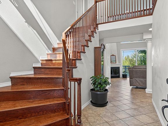 4th image of 810 Howard Dr