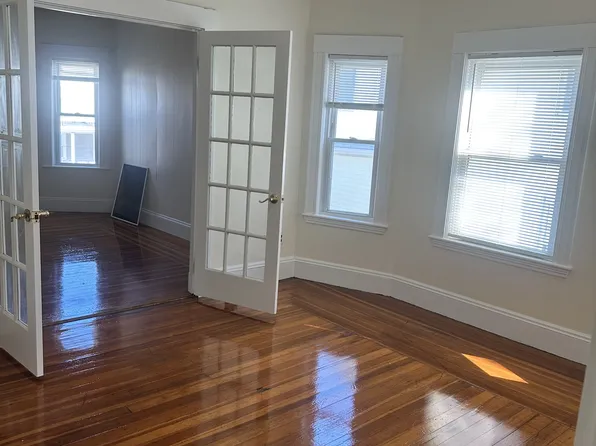 124 Hillside Rd #2, Watertown, MA 02472