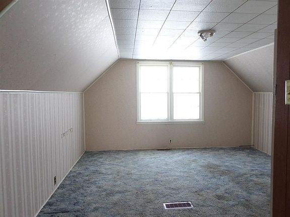 4th image of 908 Baker Dr