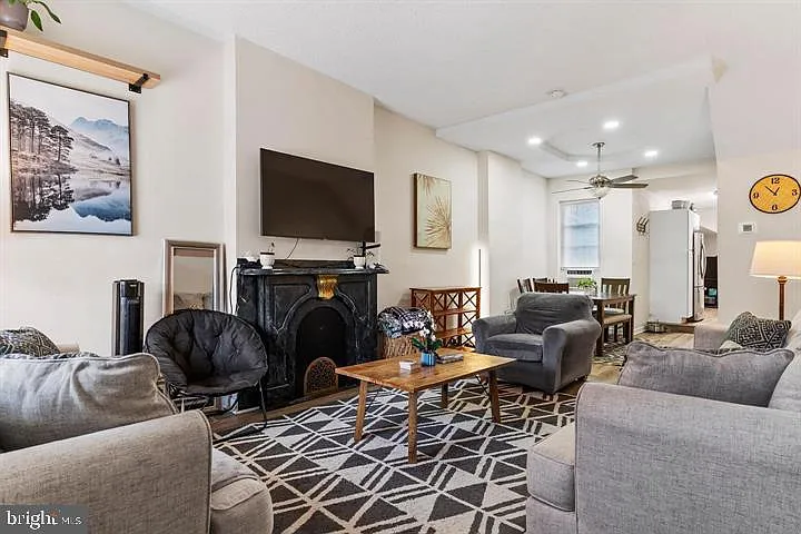 3 bed, 1557 sqft, $1,695 — Photo 2