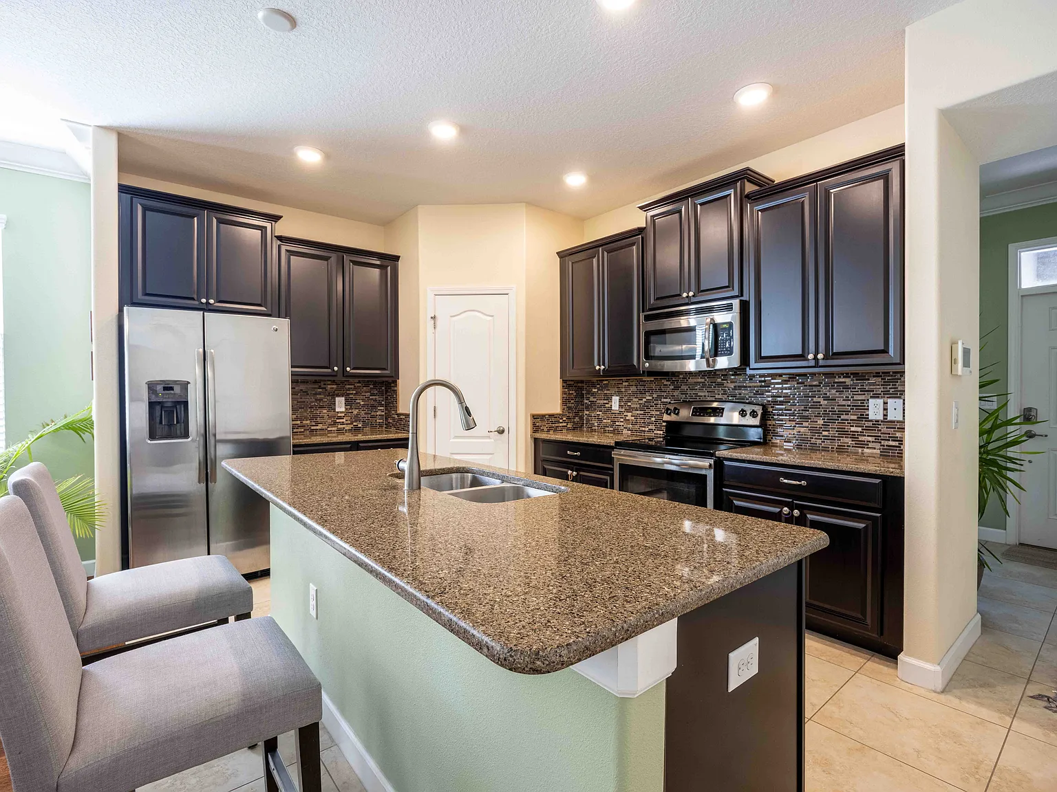 3 bed, 1979 sqft, $3,300 — Photo 3
