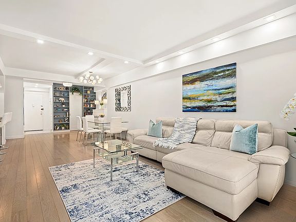 3rd image of 40 E 9th St APT 4F