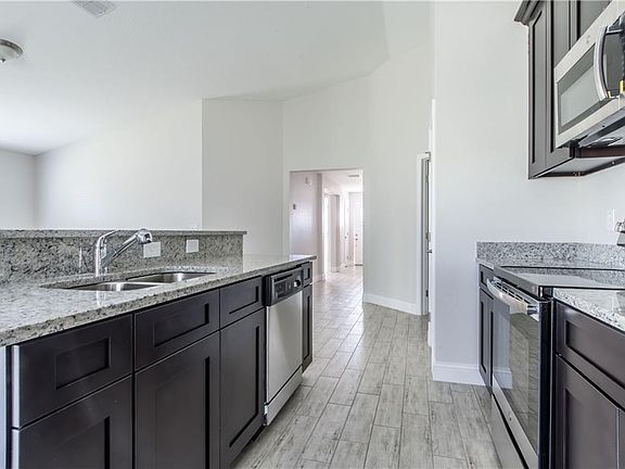 3rd image of 1562 Ross Dr
